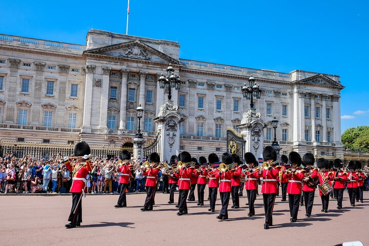 Photographer, Professional Photoshoot - Buckingham Palace - Photo 1 of 11